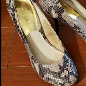 Womens Leather Pump.